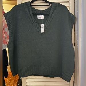 NWT! Old Navy Dark green cropped sweater vest size XL